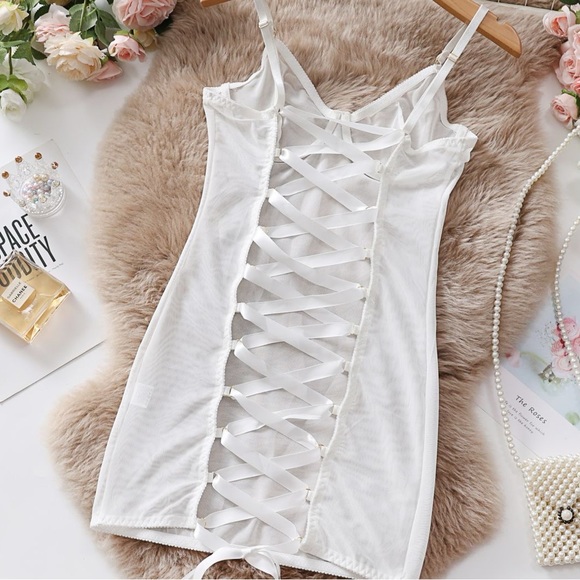 White Mesh dress, fully open back - Picture 6 of 11